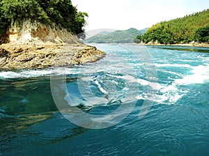 The dynamic whirling tides near Noshima Island (èƒ½å³¶æ°´è»æ½®æµä½“é¨“) in Seto Inland Sea, JAPAN